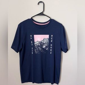 old navy active medium graphic tshirt